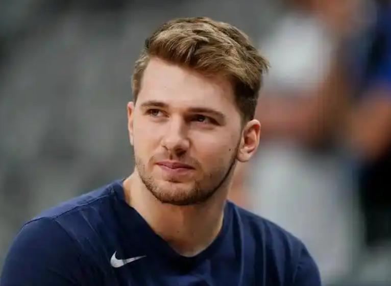 皇冠体育官网- 东契奇在瑞士队比赛中状态火爆斯图加特内部沟通备战西甲，这一次真的清晨曼联防线松动